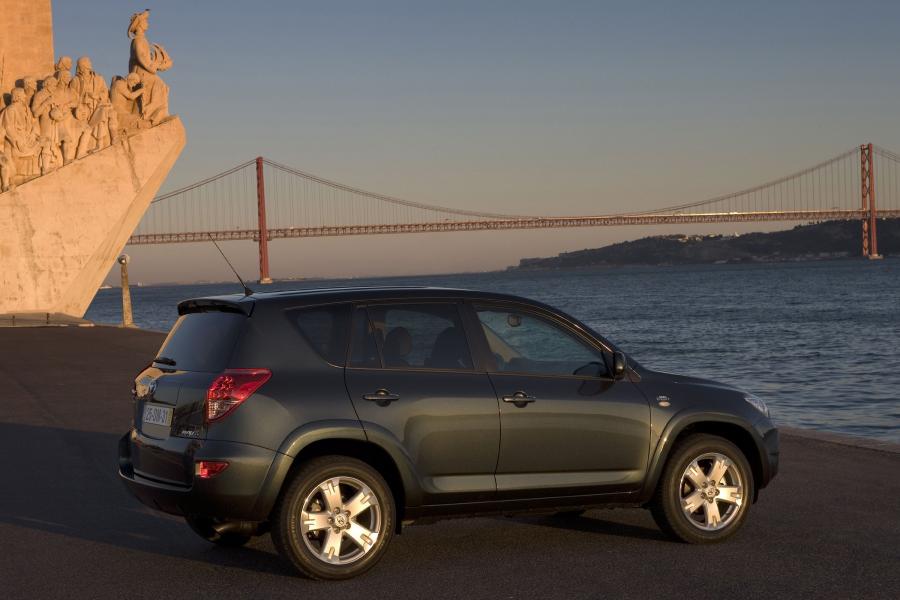  Toyota RAV4 2005 года  (фото 88 из 172)